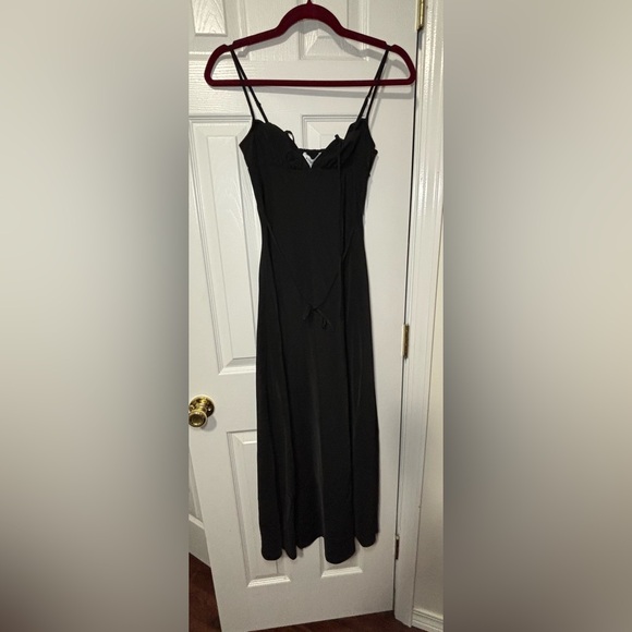 WeWoreWhat Dresses & Skirts - NWT WEWOREWHAT SZ XXS BLACK CAMI MIDI Dress W/Ruched Cups